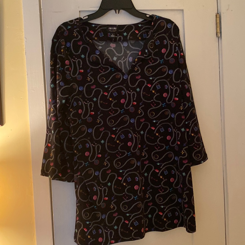 EUC Nicole Miller blouse. Size large.